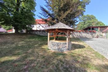 historická studně 2 - v předzámčí (© Jaroslav Špiroch  08/2026)