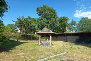 historická studně 1 - u východního průčelí zámku (© Jaroslav Špiroch  08/2026)