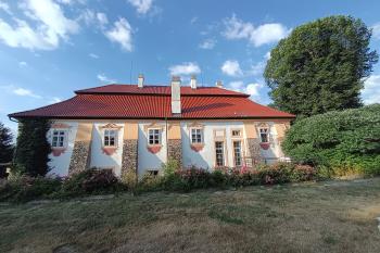 severní průčelí zámku ze zámeckého parku (© Jaroslav Špiroch  08/2026)