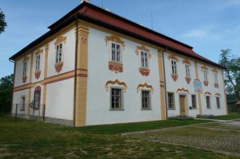 Zámek v Ostrově (© Jaroslav Šefčík, 05/2009)