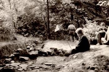 Účastníci vykopávek archeol. tábora (© Prudký Martin, 07/1975)