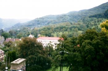 Pohled na hradiště z nového zámku ve V. Březně (© Prudký Martin, 09/1998)