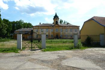 zámek od severu ( © Milan Caha 05/2009)