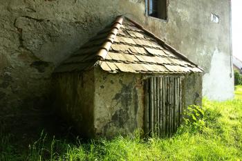 přístavek v severním průčelí ( © Milan Caha 05/2009)