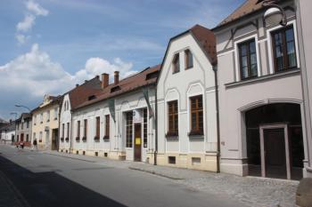 Někdejší dům Aloise Wesselse a sousední objekty od jihu ( © Ivan Grisa 06/2010)
