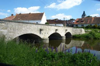 pohled ze západního břebu ( © Milan Caha 06/2009)