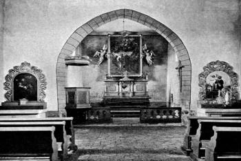 pohled z lodi do presbytáře na počátku 20. století ( © Zdeněk Wirth, František Machát: Soupis památek historických a uměleckých v Království Českém, sv. 34 Politický okres náchodský, Archaelogická komise při České akademii císaře Františka Josefa pro vědy, slovesnost a umění, Praha 1910)