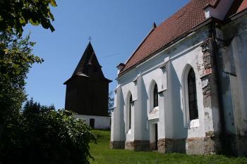 Jižní průčelí, vlevo zvonice ( © Ivan Grisa 06/2009)
