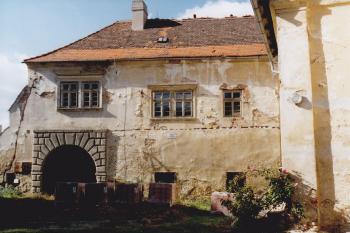 Jižní křídlo zámku (© Lukáš Pechánek, 10/2004)