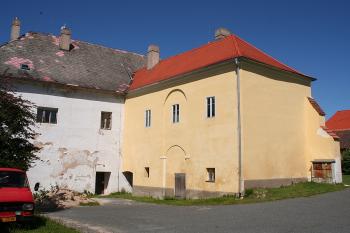 Bývalé západní nádvoří od jihozápadu ( © Ivan Grisa 06/2009)