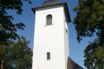 vstupní průčelí kostela obrácené k zámku ( © Jan P. Štěpánek 09/2009)