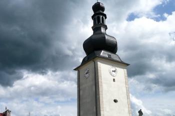 pohled na věž od severozápadu ( © Jan P. Štěpánek 06/2009)