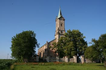 Kostel od jihu ( © Ivan Grisa 06/2009)