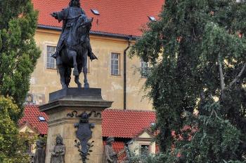 Pomník Jiřího z Poděbrad ( © Radovan Smokoň9/2014)