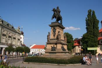 Pomník od západu ( © Ivan Grisa 06/2009)