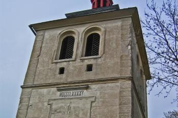 kostel sv. Bartoloměje se zvonicí 20.4.12 (© Václav Kubeš, 04/2012)