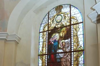 Vitráž v interiéru kostela (© Jakub Dvořák  4/2009)