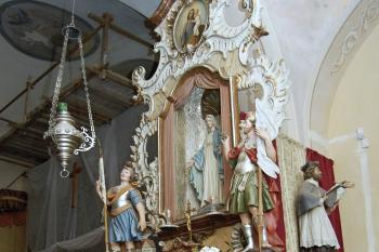 Postranní oltář zasvěcený Panně Marii (© Jakub Dvořák 4/2009)