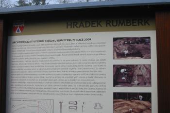 informační tabule v jádře hradu (© D Dohňanský, 02/2015)