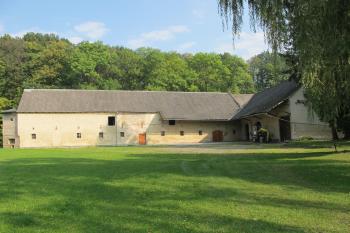 hosp.budovy ve vých, části areálu (© D Dohňanský, 10/2017)