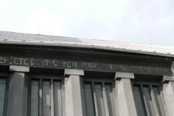 nápis nad vstupem do lodi kostela ( © Jan P. Štěpánek 06/2009)
