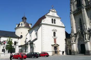 pohled na kapli sv. Anny z Václavského náměstí ( © Jan P. Štěpánek 04/2009)