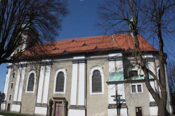 Kostel od jihu ( © Ivan Grisa 04/2010)