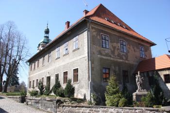 Fara od jihovýchodu ( © Ivan Grisa 04/2010)
