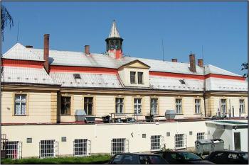 Jižní (zadní) průčelí ( © Petr Turyna 08/2005)