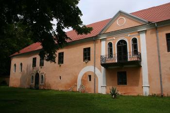 Západní část hlavního (jižního) průčelí ( © Ivan Grisa 06/2009)
