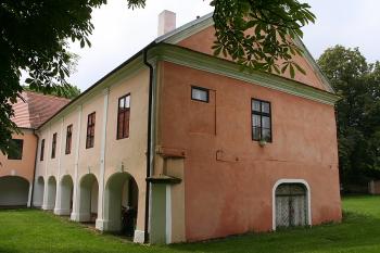 Západní křídlo od severu ( © Ivan Grisa 06/2009)