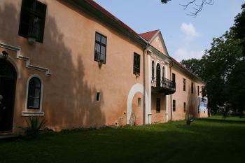 Jižní průčelí od západu ( © Ivan Grisa 06/2009)