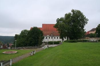 Klášter od severu z někdejší klášterní zahrady ( © Ivan Grisa 06/2009)