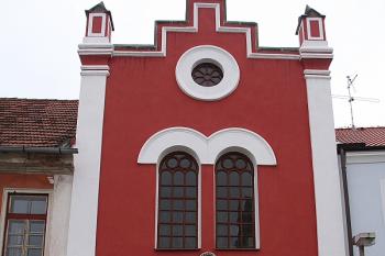 Jižní průčelí ( © Ivan Grisa 06/2009)