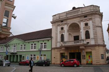 Severní průčelí divadla ( © Ivan Grisa 06/2009)