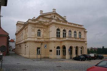 Hlavní průčelí od jihozápadu ( © Ivan Grisa 06/2009)