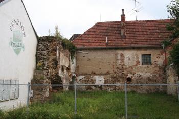 Pohled z prostoru někdejší brány k východu ( © Ivan Grisa 06/2009)