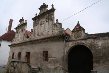 Hlavní (západní) průčelí ( © Ivan Grisa 06/2009)