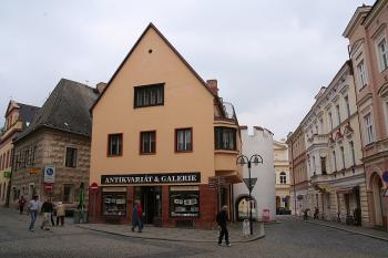 Jižní průčelí ( © Ivan Grisa 06/2009)
