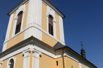 Kostel z jihozápadního kouta hřbitova ( © Ivan Grisa 04/2010)