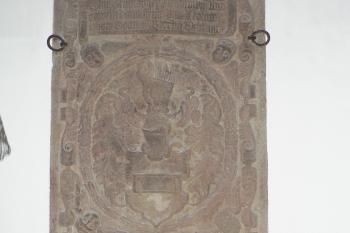 náhrobní kámen Smila Skuhrovského ze Skuhrova (© Ondřej Drlík (ondrej.drlik@seznam.cz), 07/2013)