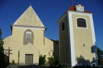 Benešov - zvonice s prúčelím kostela sv. Mikuláše (© Pavel Jarý, 13.08.2008)