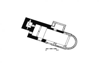 půdorys kostela ( © J. Varhaník (in V. Razím, J. Varhaník: Příspěvek k typologii kostelů 13. století na Podblanicku, Památky středních Čech 9/1, NPÚ ú.o.p. Středních Čech v Praze, 1995))