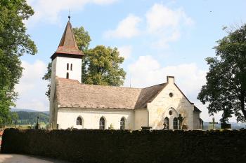 Kostel od jihozápadu přes hřbitovní zeď ( © Ivan Grisa 07/2009)