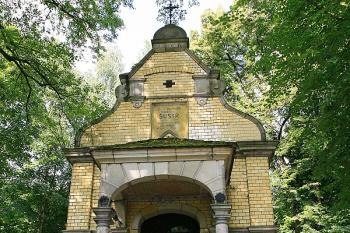 Hrobka stavitele Františka Šustra v jižní části hřbitova (1906) ( © Stanislav Šůna 07/2009)