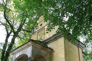 Hrobka stavitele Františka Šustra v jižní části hřbitova (1906) ( © Stanislav Šůna 07/2009)