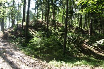 val a příkop v blízkosti brány ( © Milan Caha 07/2009)