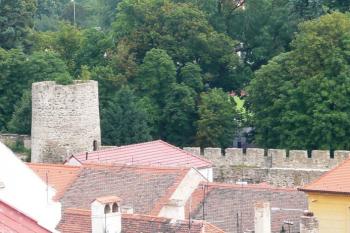 pohled z radniční věže na východní část hradeb ( © Jan P. Štěpánek 09/2011)