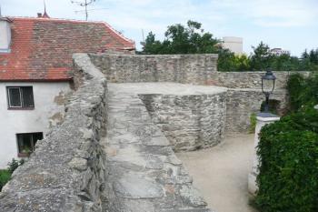 nárožní parkánová bašta za Jezuitským náměstím ( © Jan P. Štěpánek 09/2011)