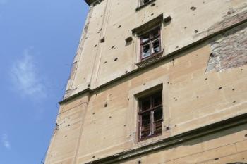 jihozápadní nároží objektu bývalého hradu ( © Jan P. Štěpánek 07/2009)